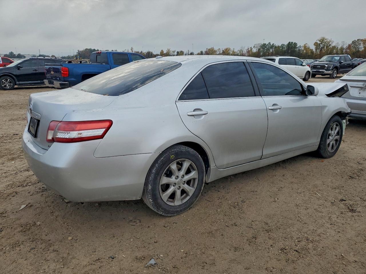 2011 Toyota Camry Base - Фото 3
