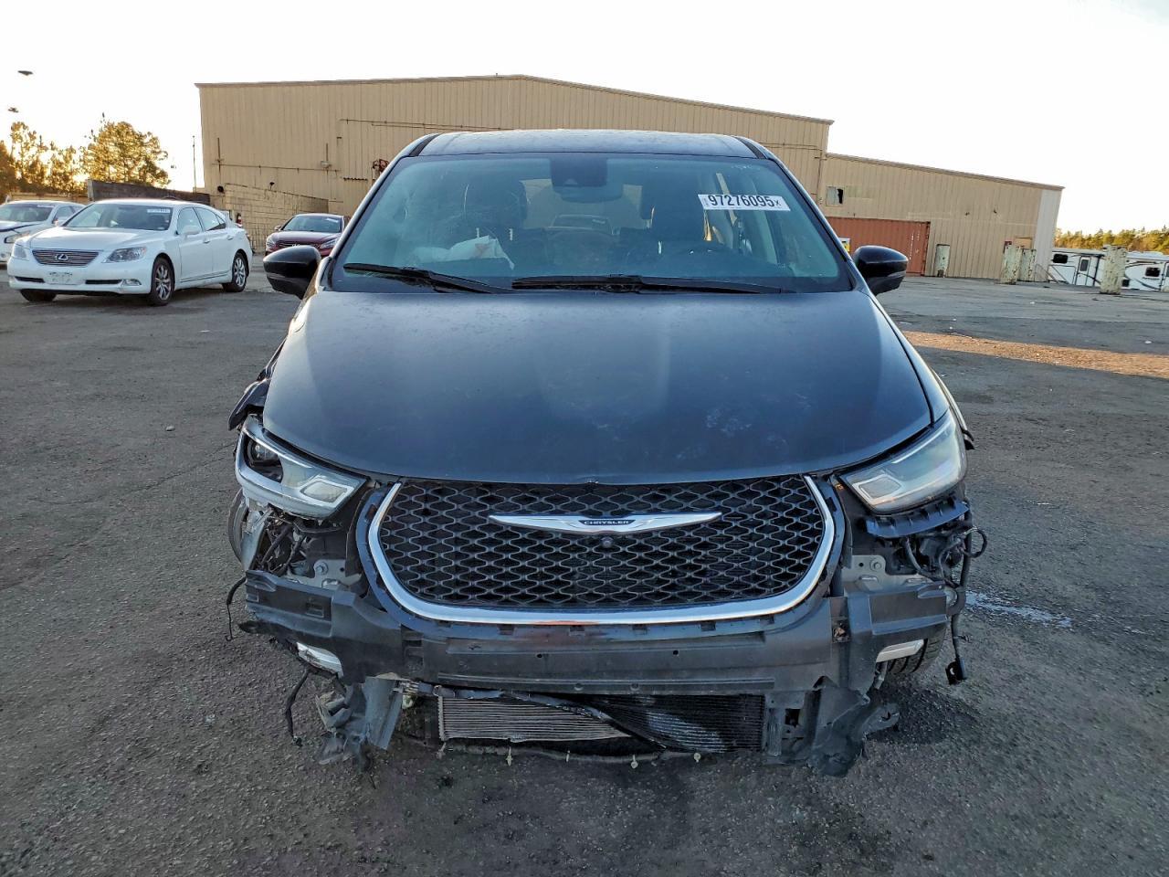 2023 Chrysler Pacifica Hybrid Touring L - Image 5