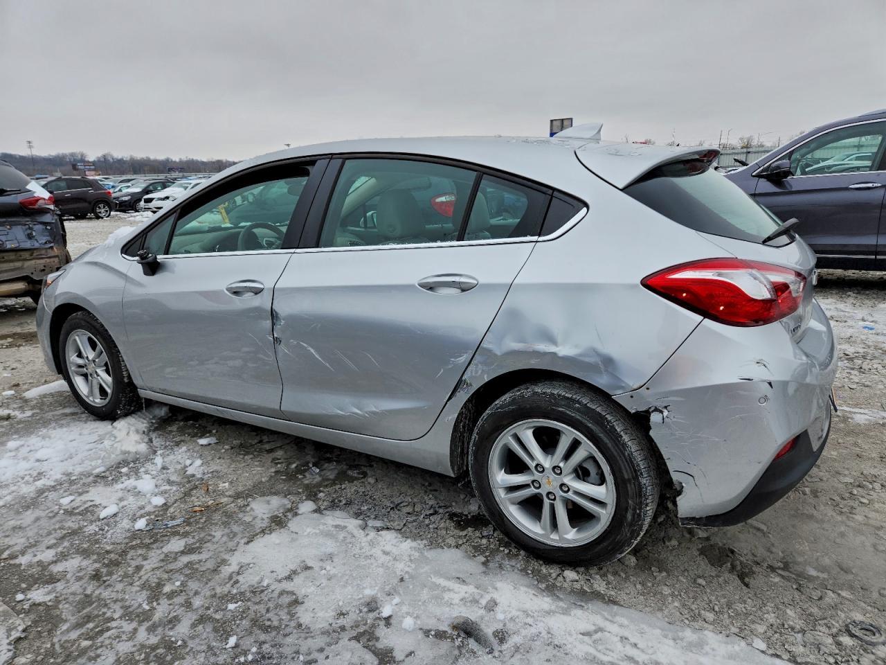 2018 Chevrolet Cruze Lt - Image 2
