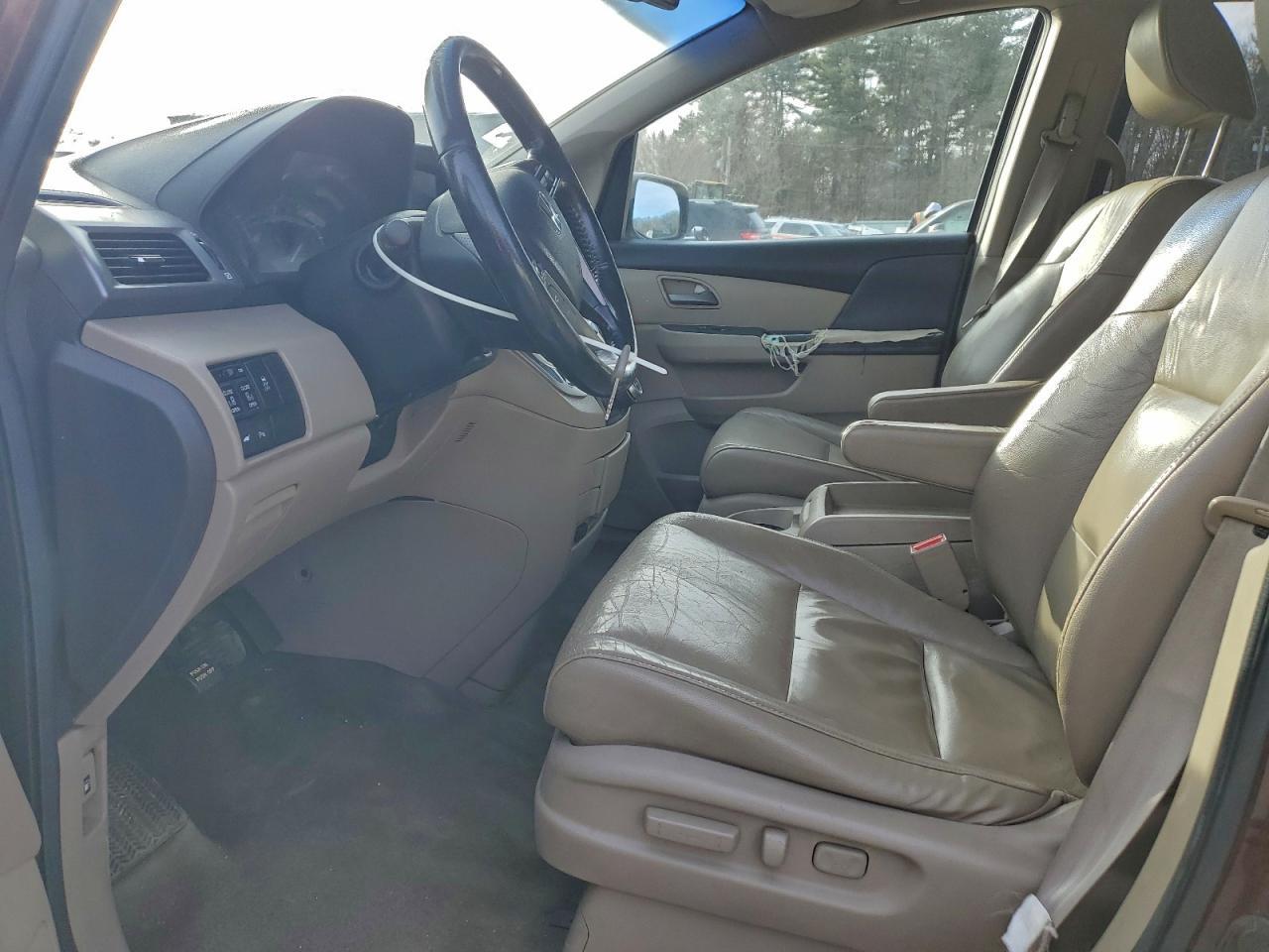 2011 Honda Odyssey Touring - Image 7