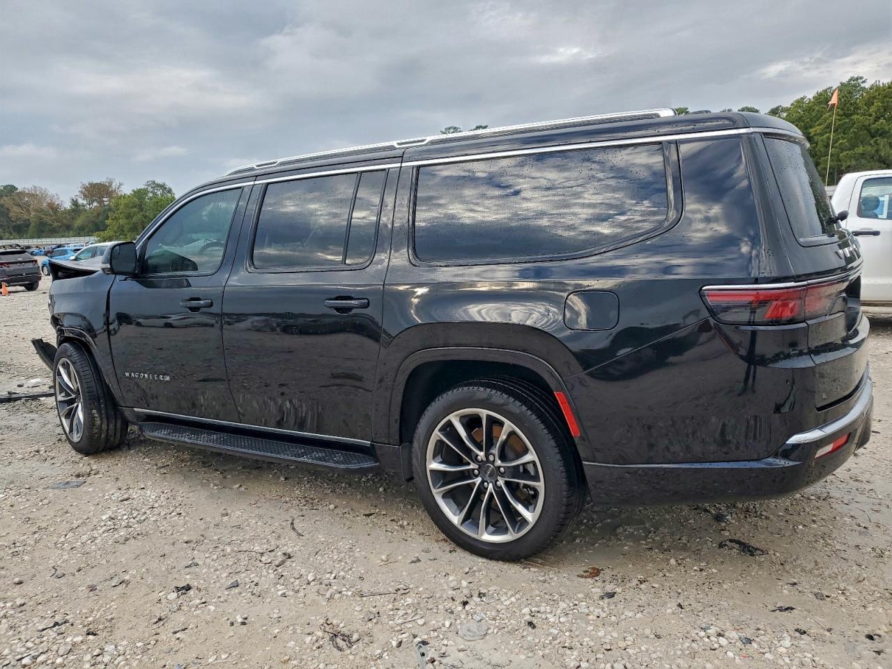 2024 Jeep Wagoneer L Series Ii - Image 2