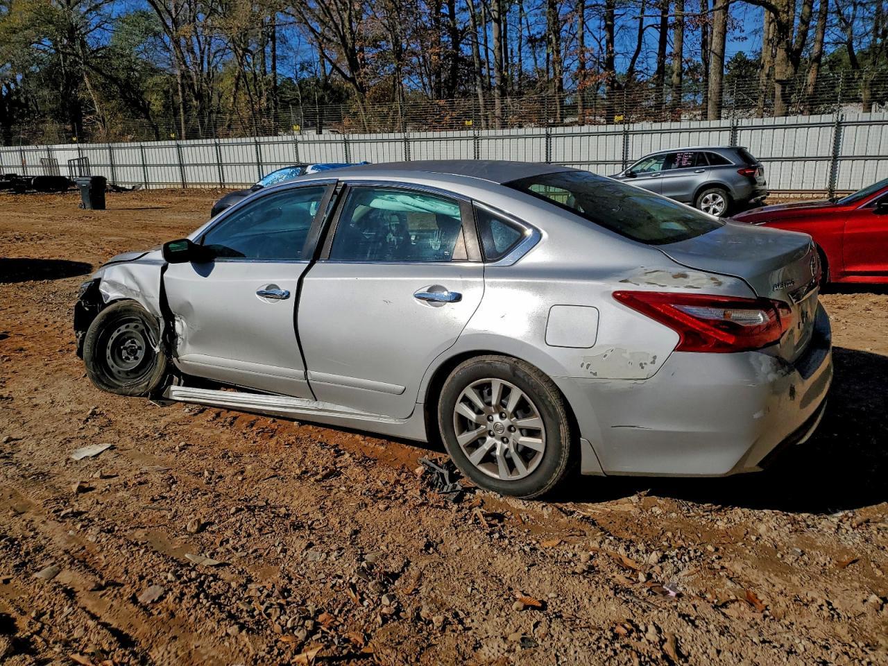 2016 Nissan Altima 2.5 - Image 2