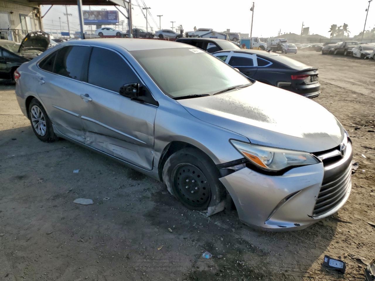 2016 Toyota Camry Le - Фото 4