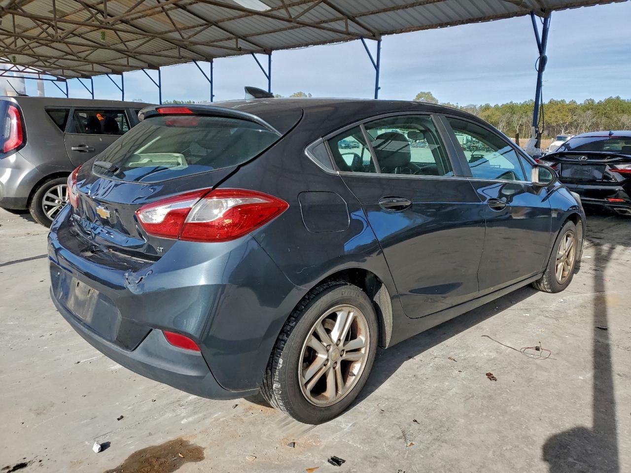 2017 Chevrolet Cruze Lt - Image 3