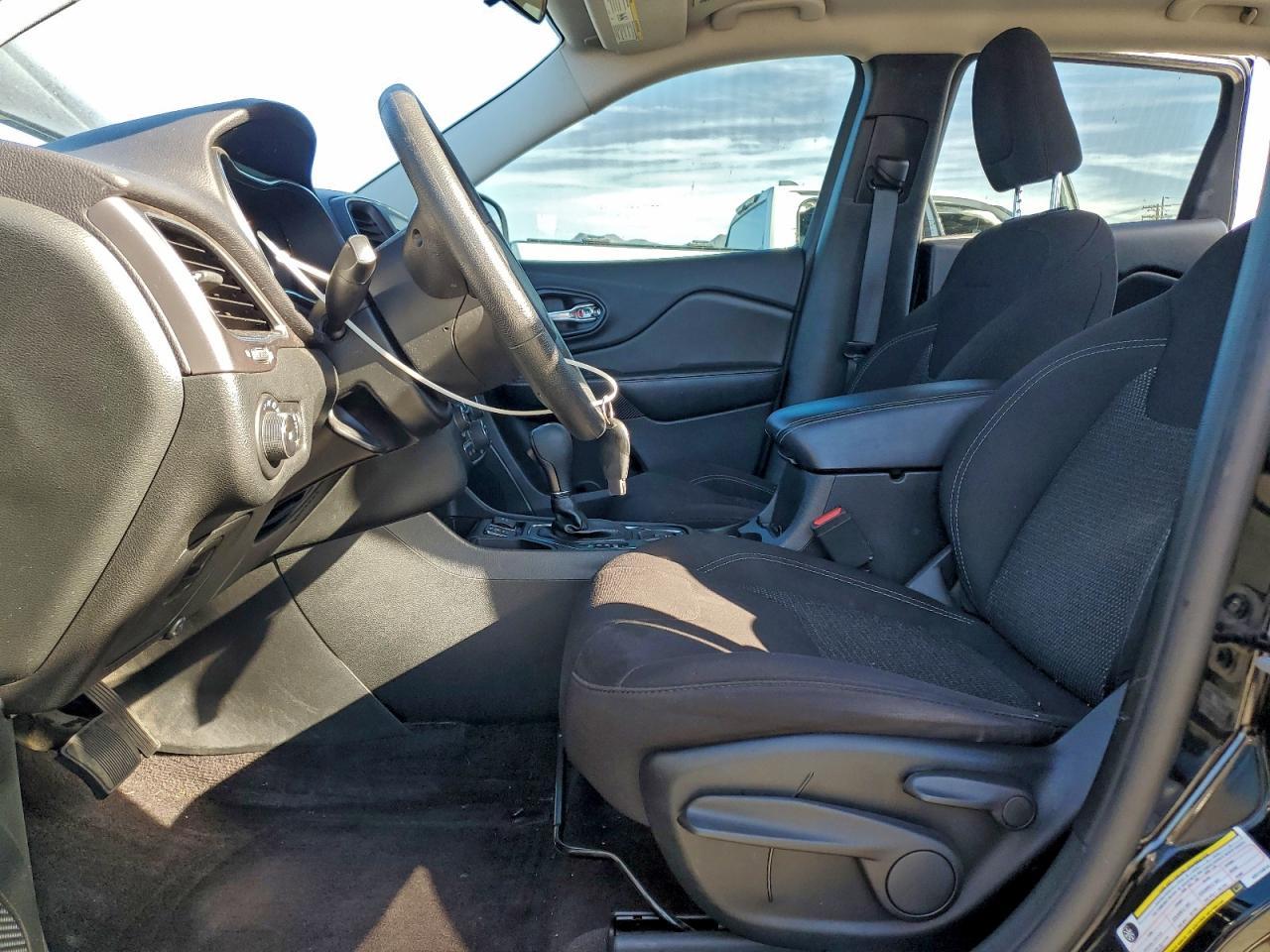 2019 Jeep Cherokee Latitude - Image 7