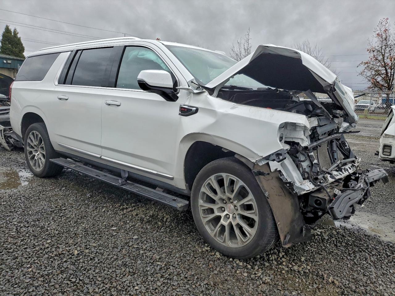 2025 GMC Yukon Xl Denali - Image 4