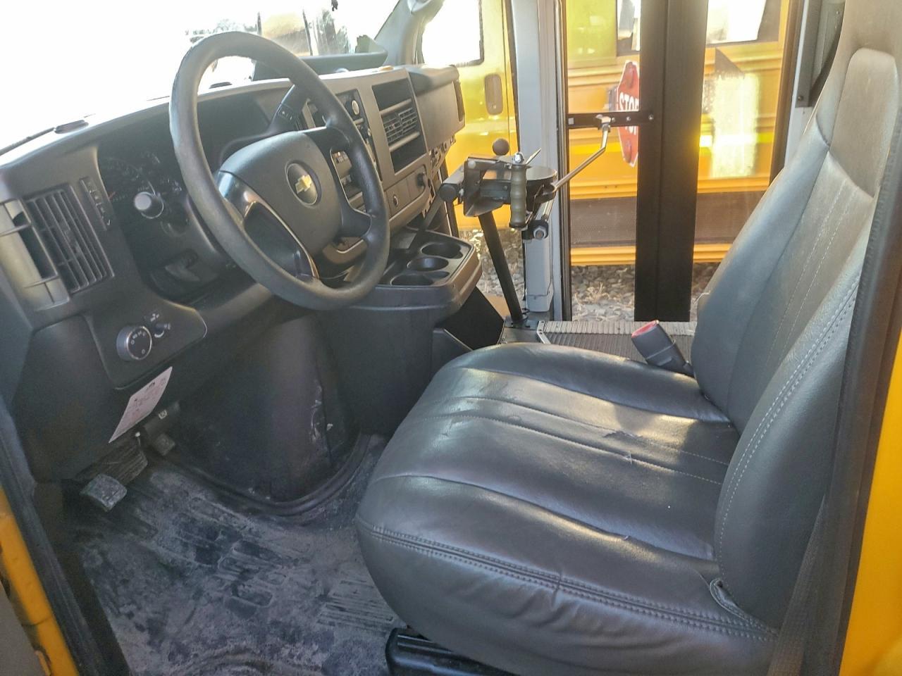 2013 Chevrolet Express School Bus - Фото 5