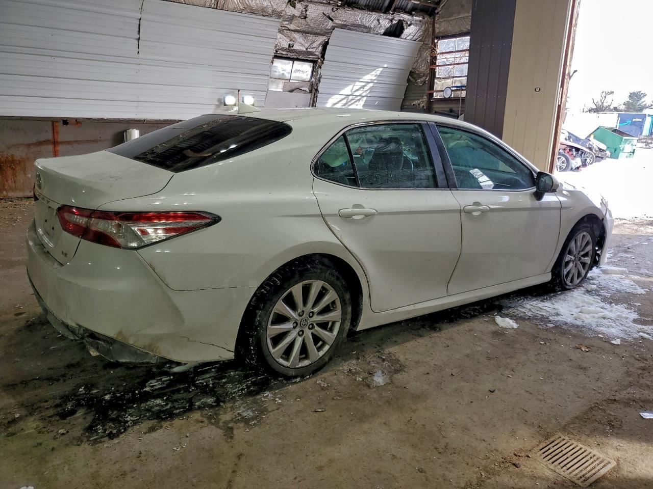 2019 Toyota Camry L - Фото 3