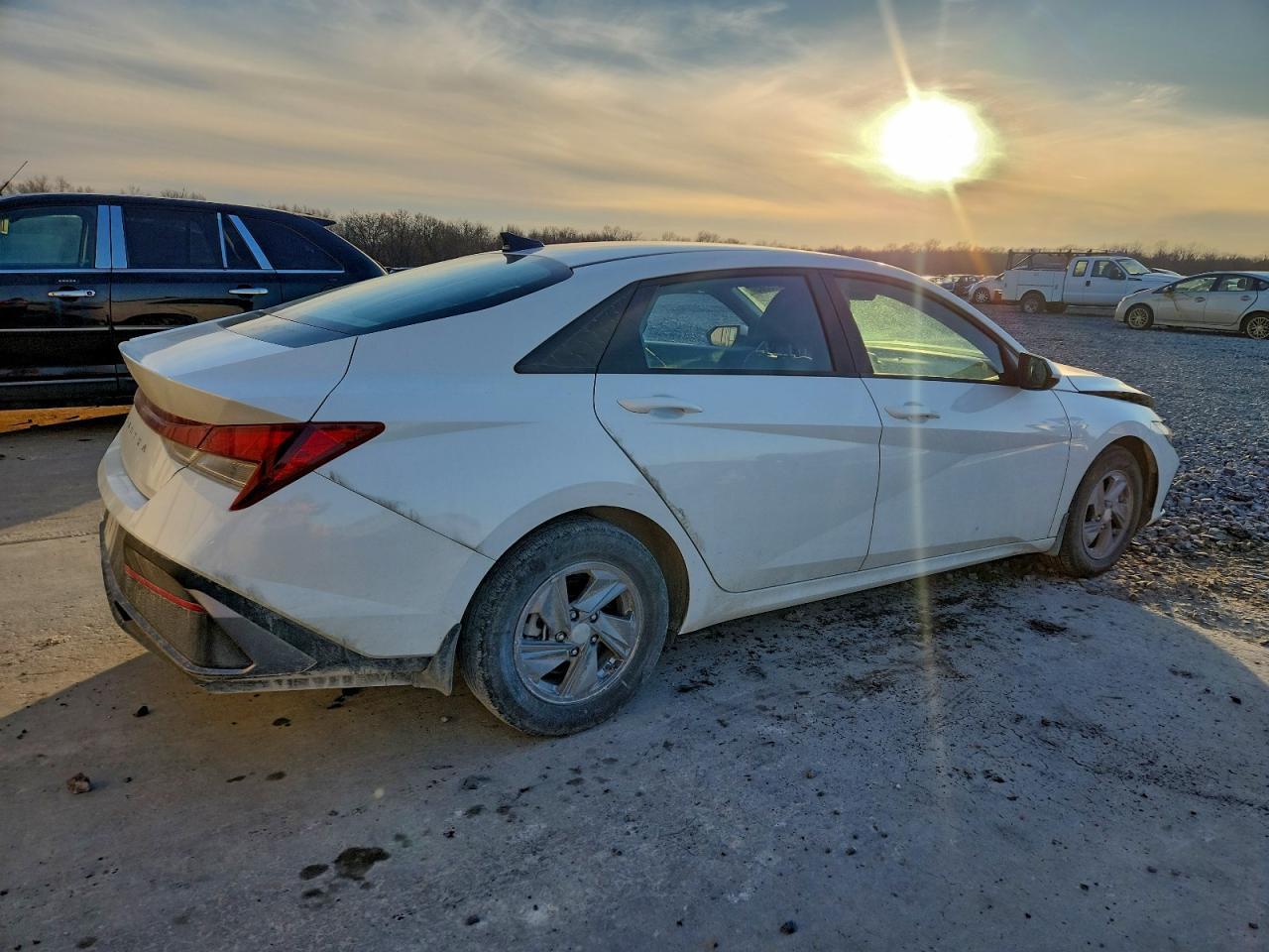 2024 Hyundai Elantra Se - Фото 3