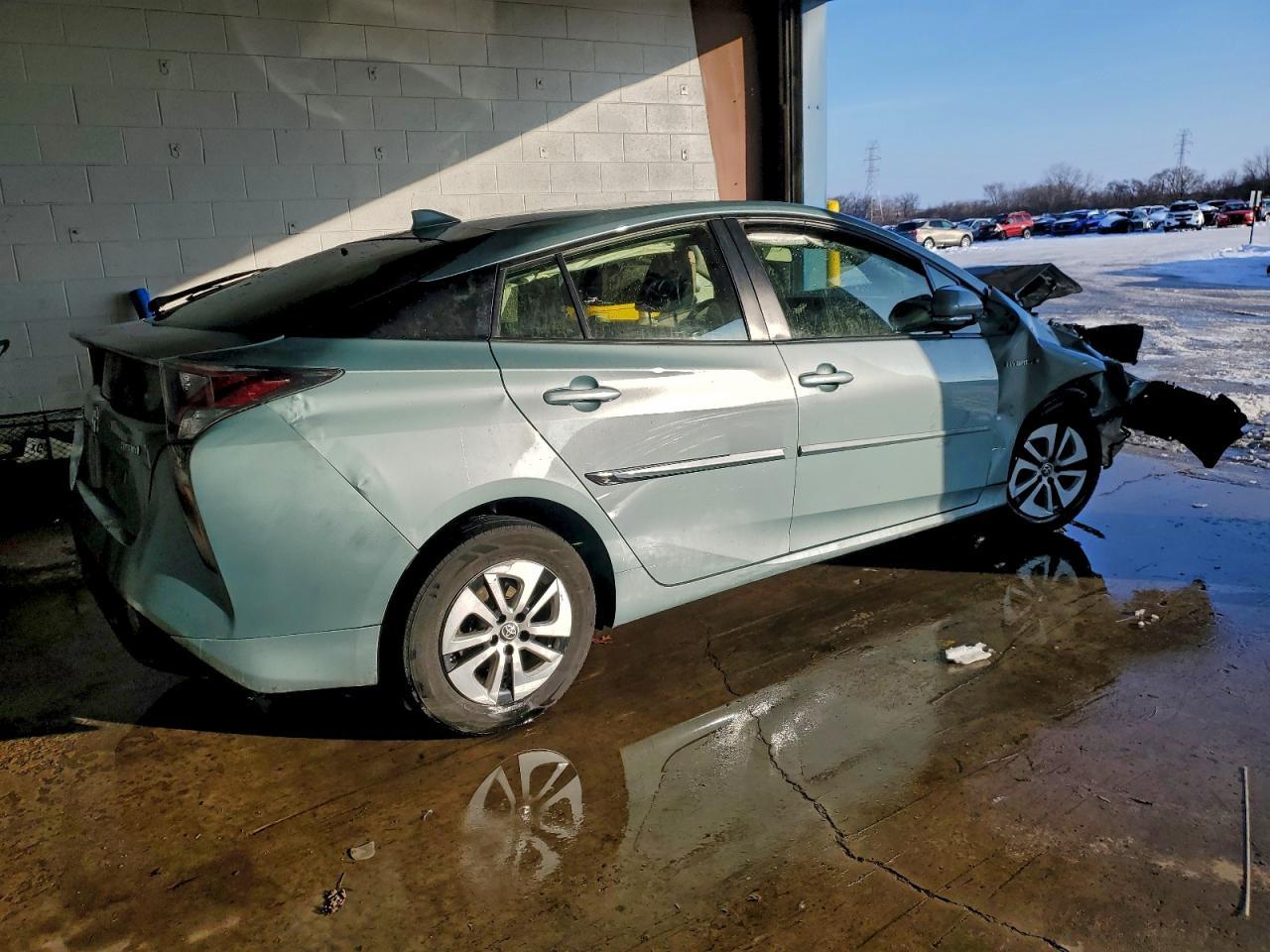 2016 Toyota Prius Three - Image 3