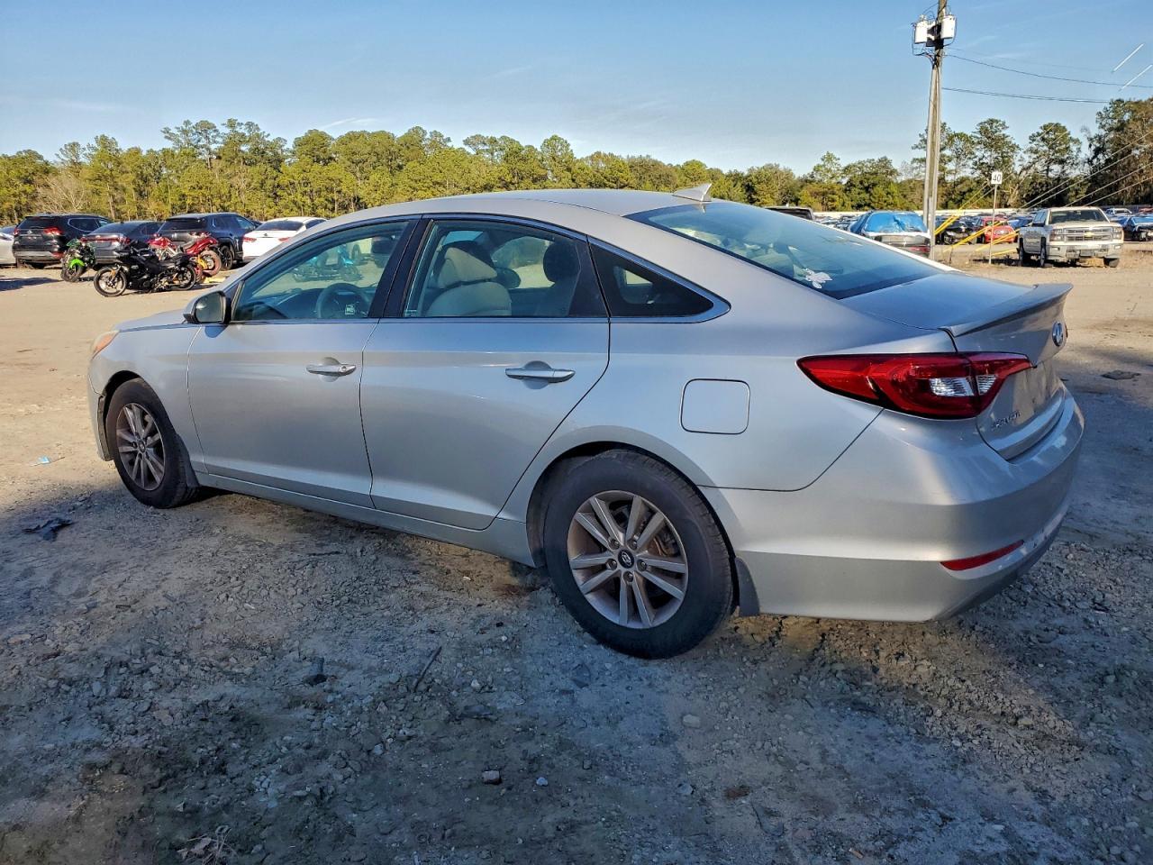 2015 Hyundai Sonata Se - Image 2