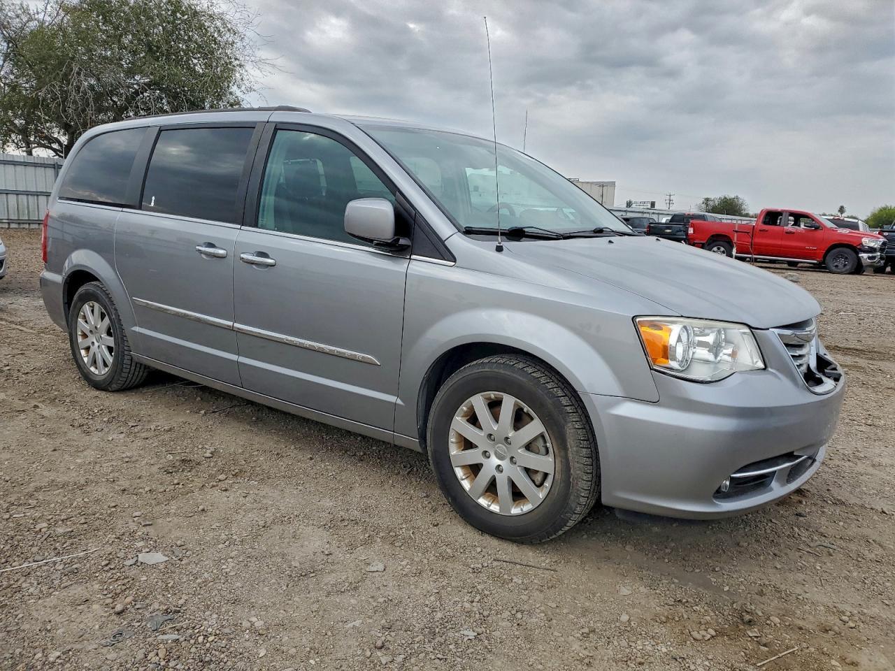2015 Chrysler Town & Country Touring - Фото 4