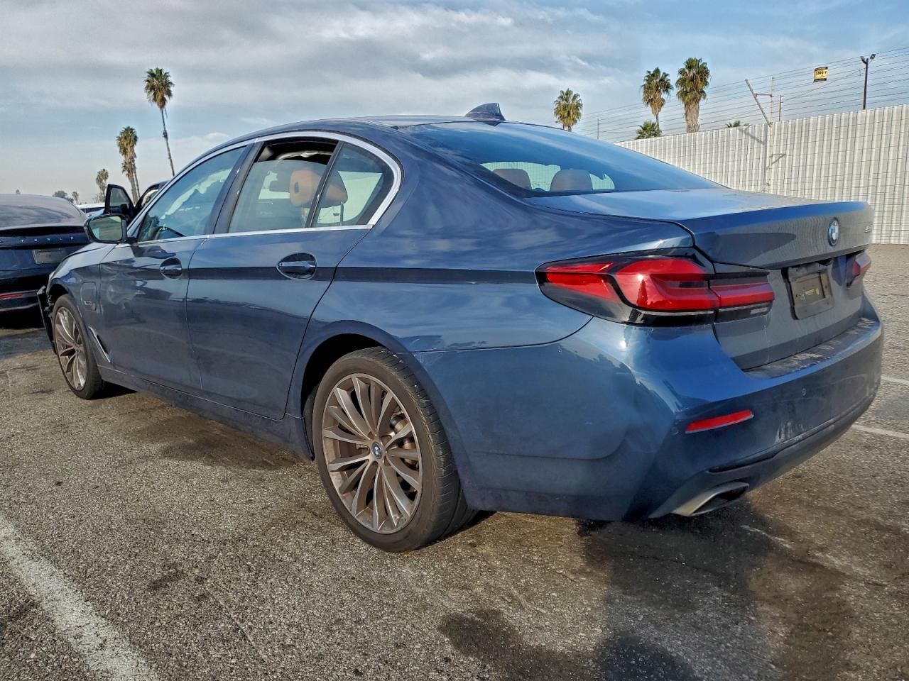 2023 BMW 530E - Image 2