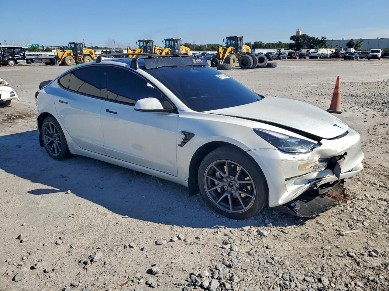 2023 Tesla Model 3 - Фото 4