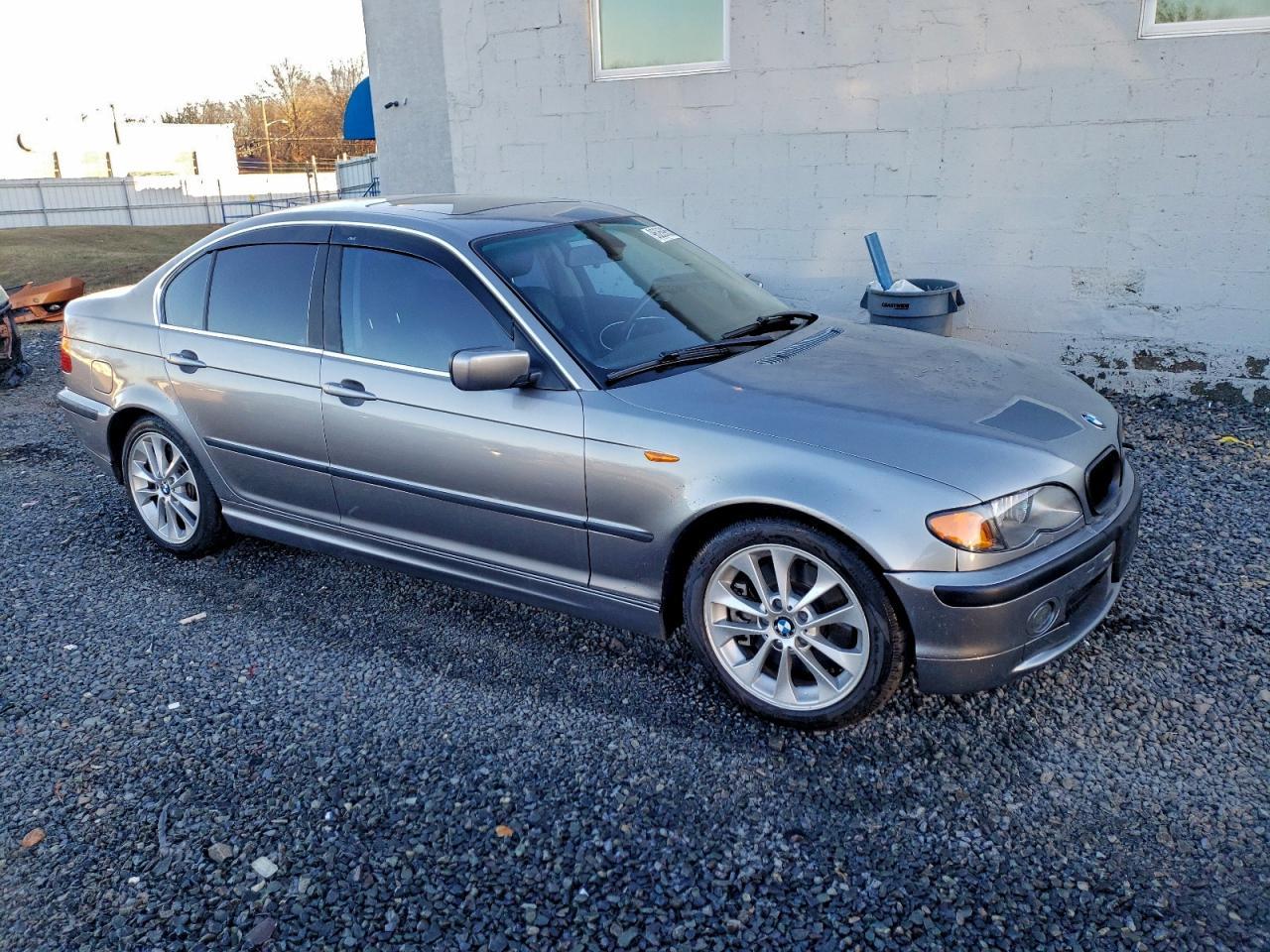 2003 BMW 330 Xi - Image 4
