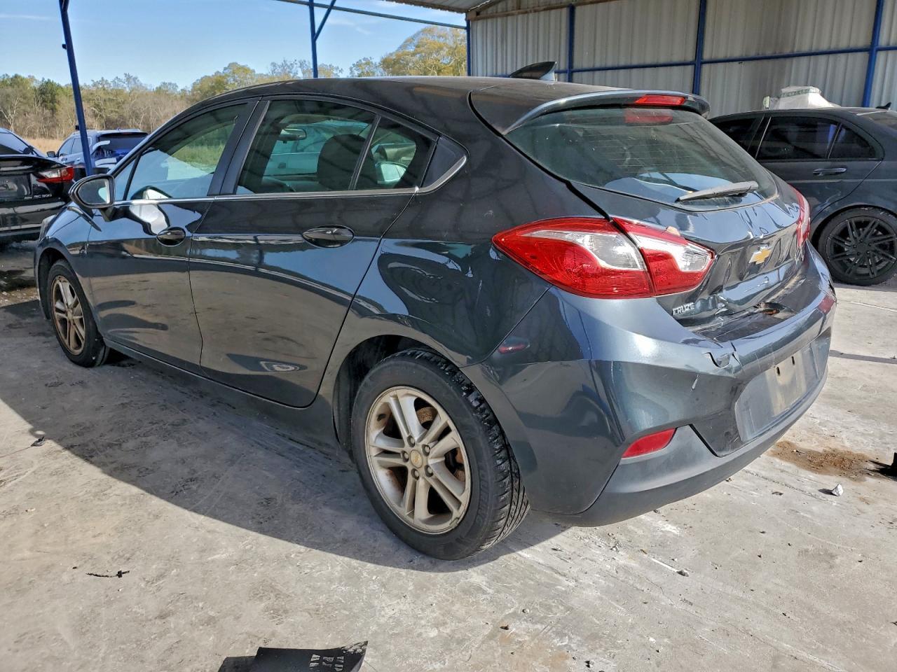 2017 Chevrolet Cruze Lt - Image 2