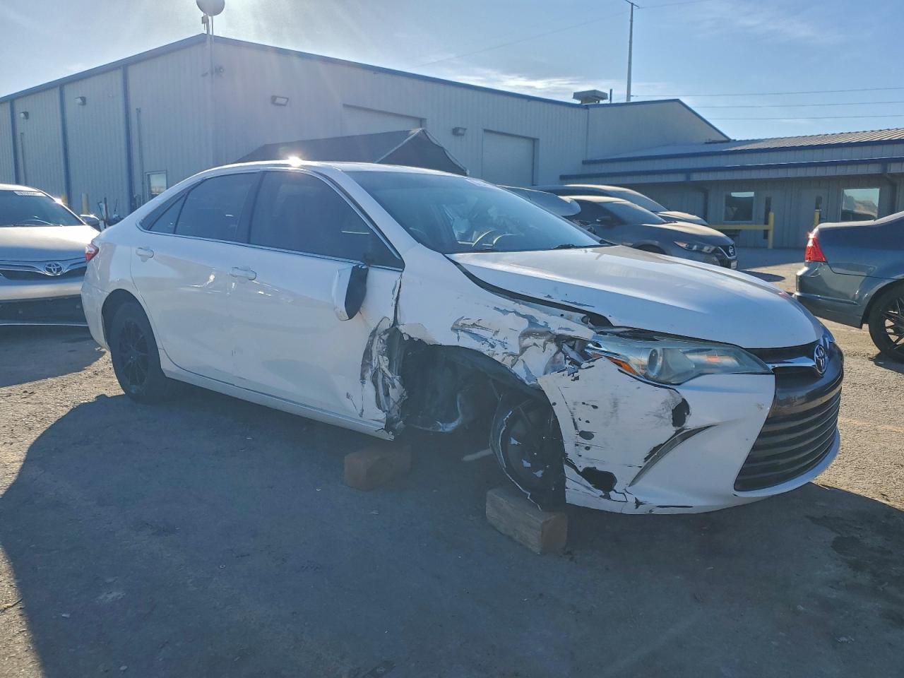 2017 Toyota Camry Le - Фото 4