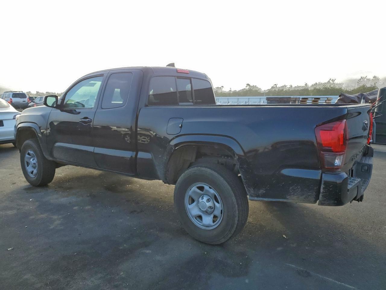 2023 Toyota Tacoma Access Cab - Image 2