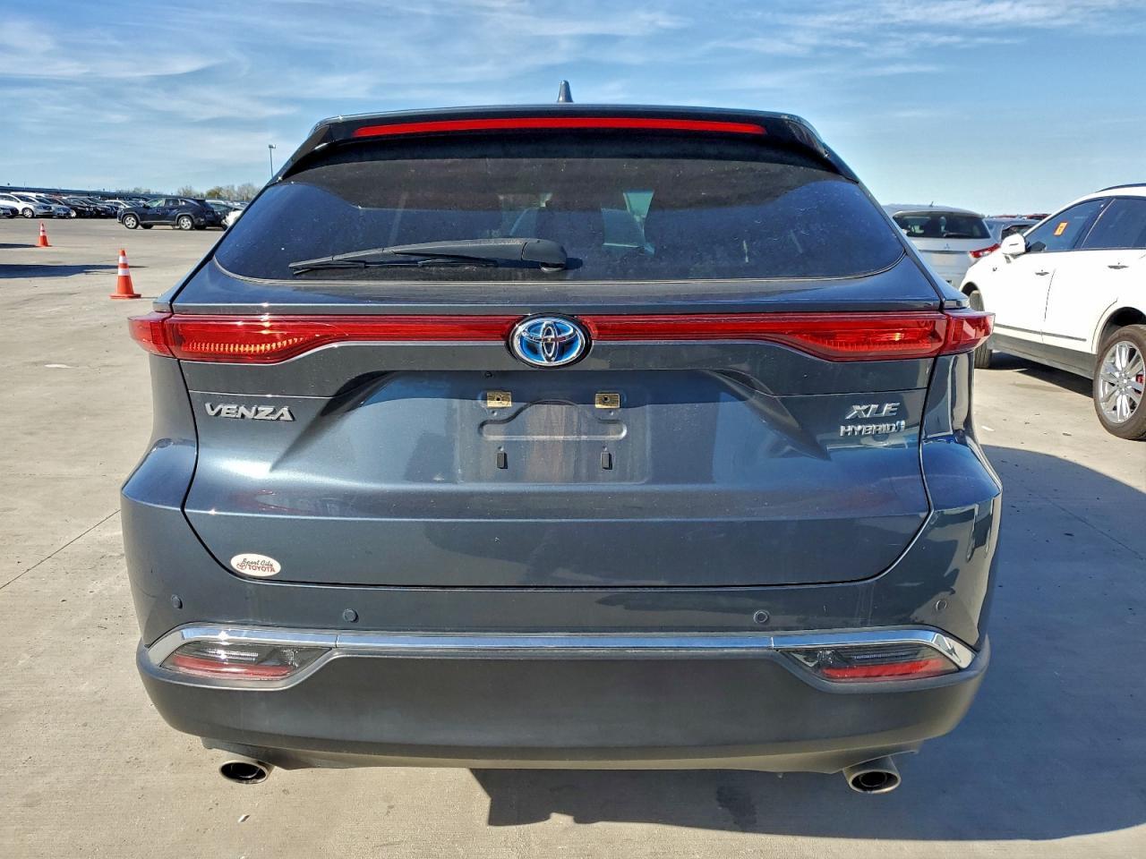 2022 Toyota Venza Le - Фото 6