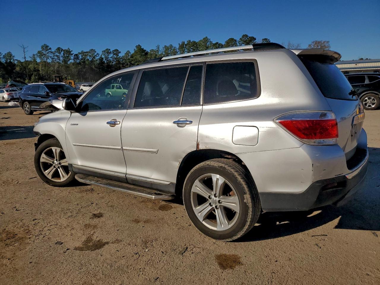 2013 Toyota Highlander Limited - Image 2