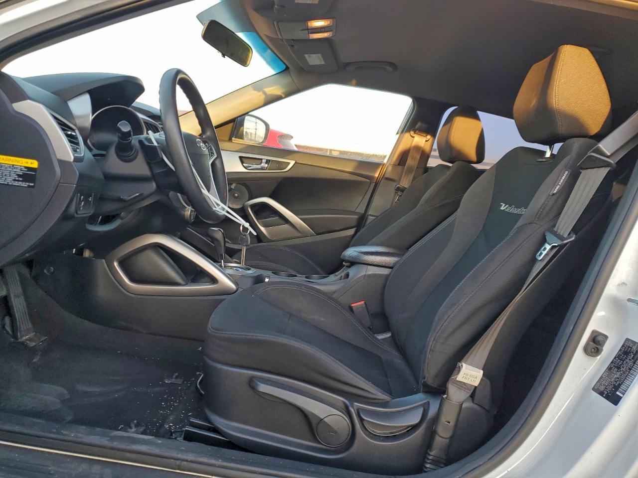 2015 Hyundai Veloster - Image 7