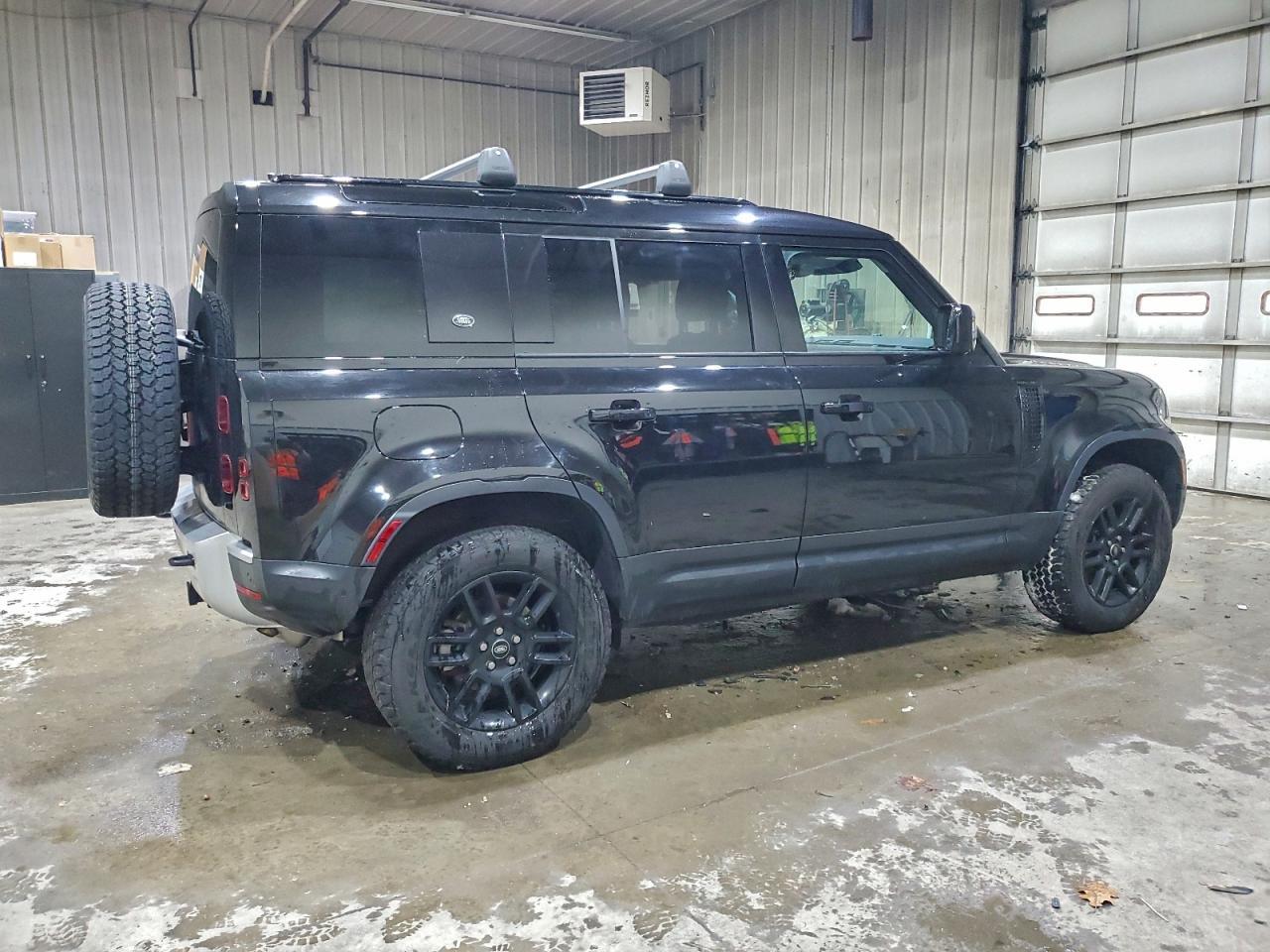 2024 Land Rover Defender 110 S - Фото 3