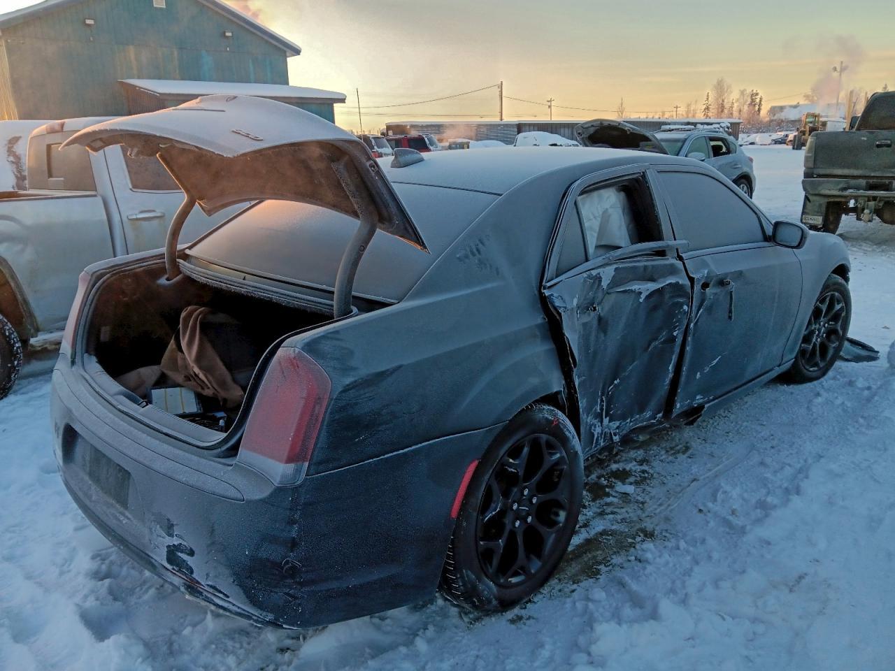 2020 Chrysler 300 Touring - Фото 3