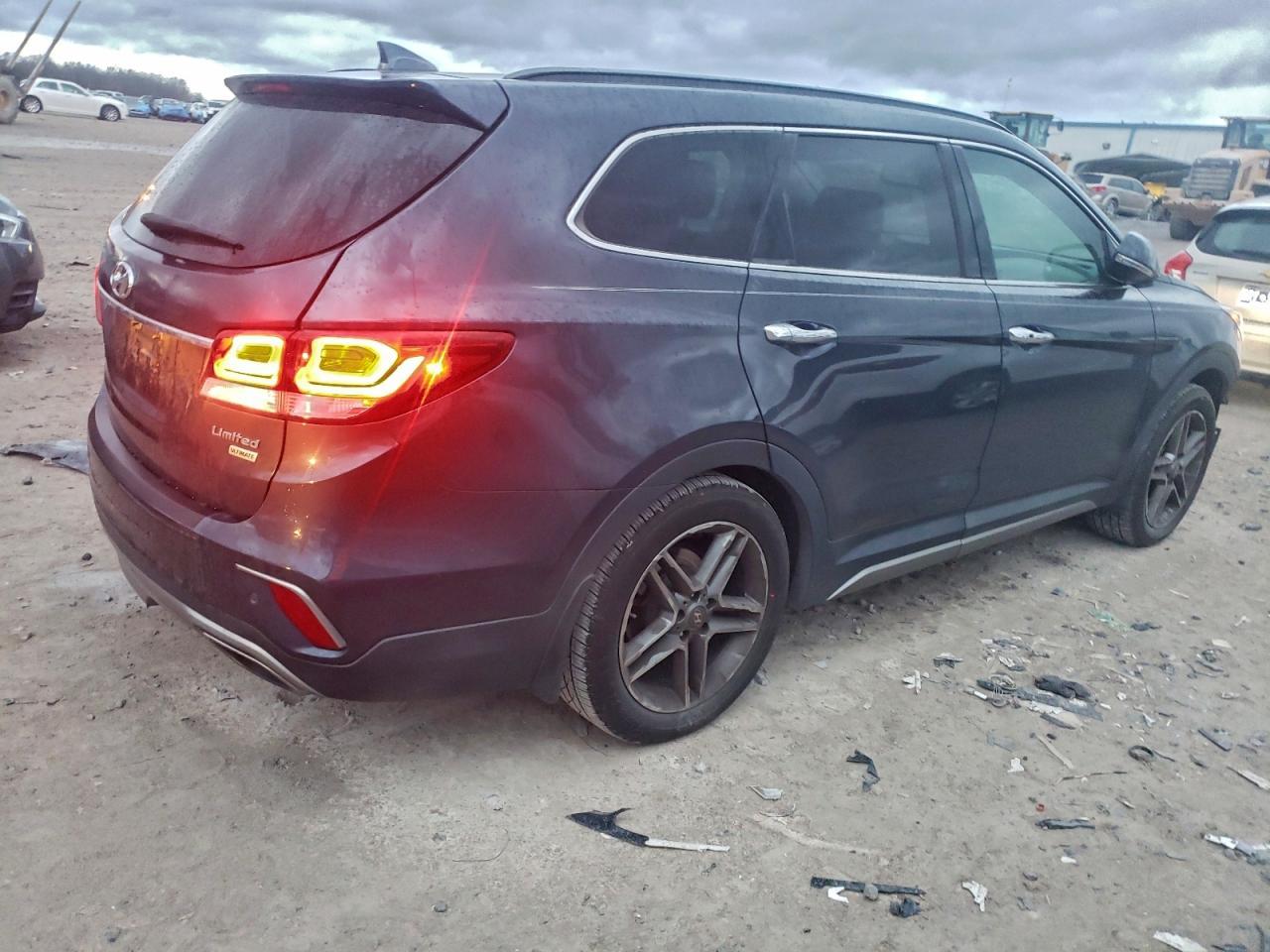 2017 Hyundai Santa Fe Se Ultimate - Image 3