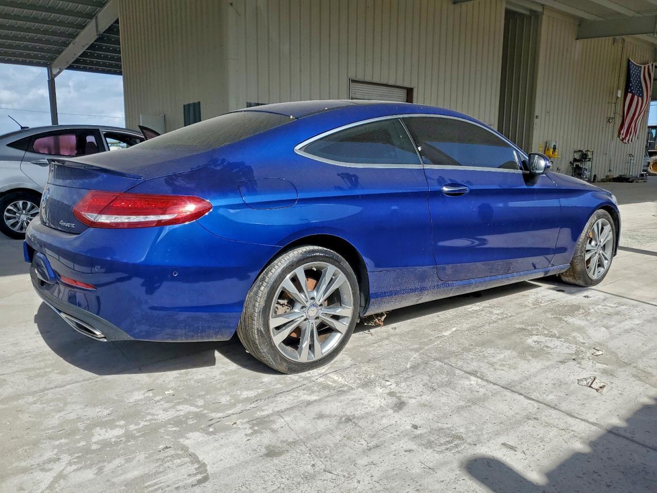 2017 Mercedes-Benz C 300 4Matic - Фото 3