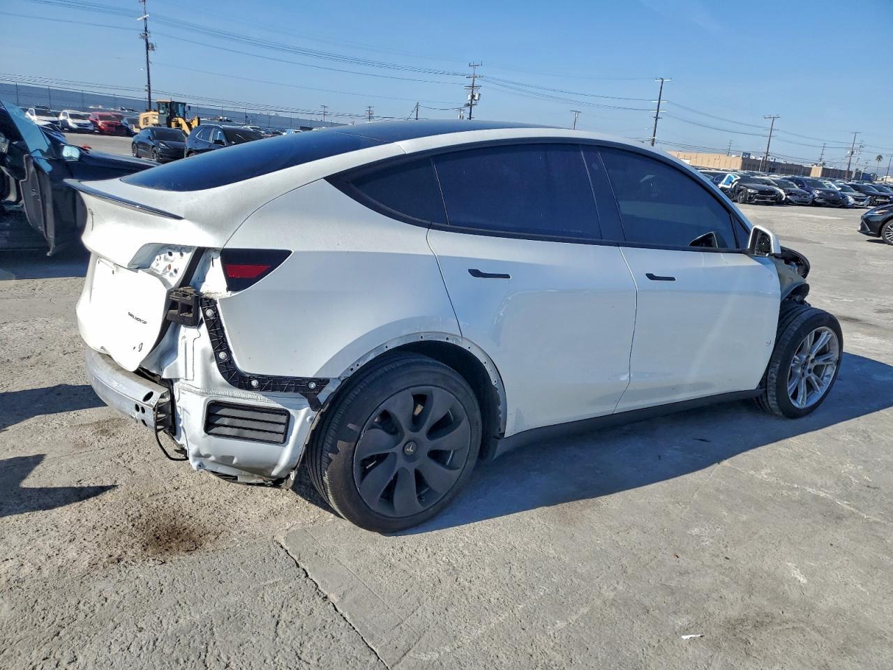 2023 Tesla Model Y - Фото 3