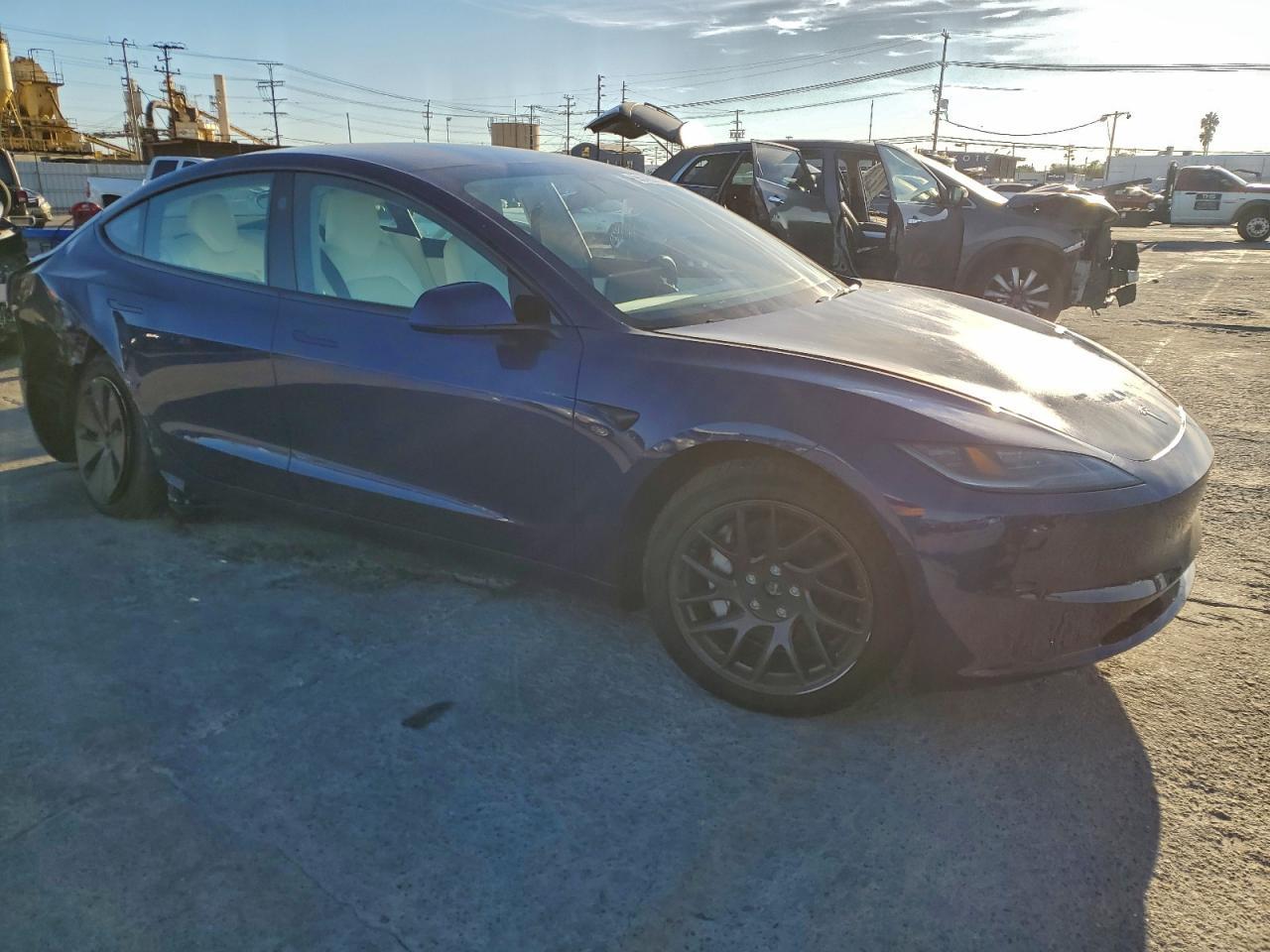 2025 Tesla Model 3 - Фото 4