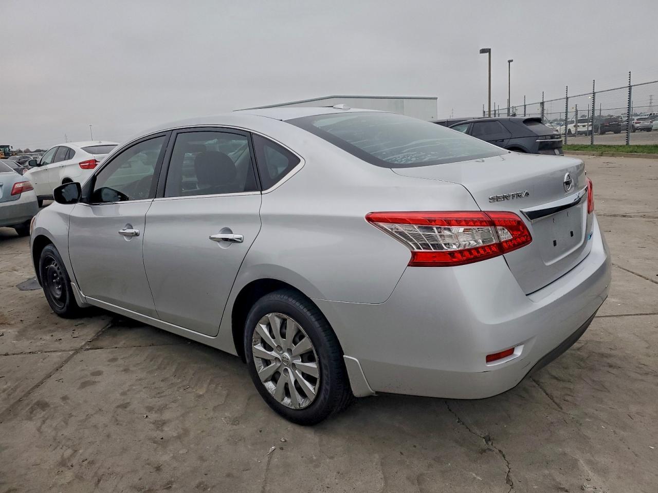2013 Nissan Sentra S - Фото 2