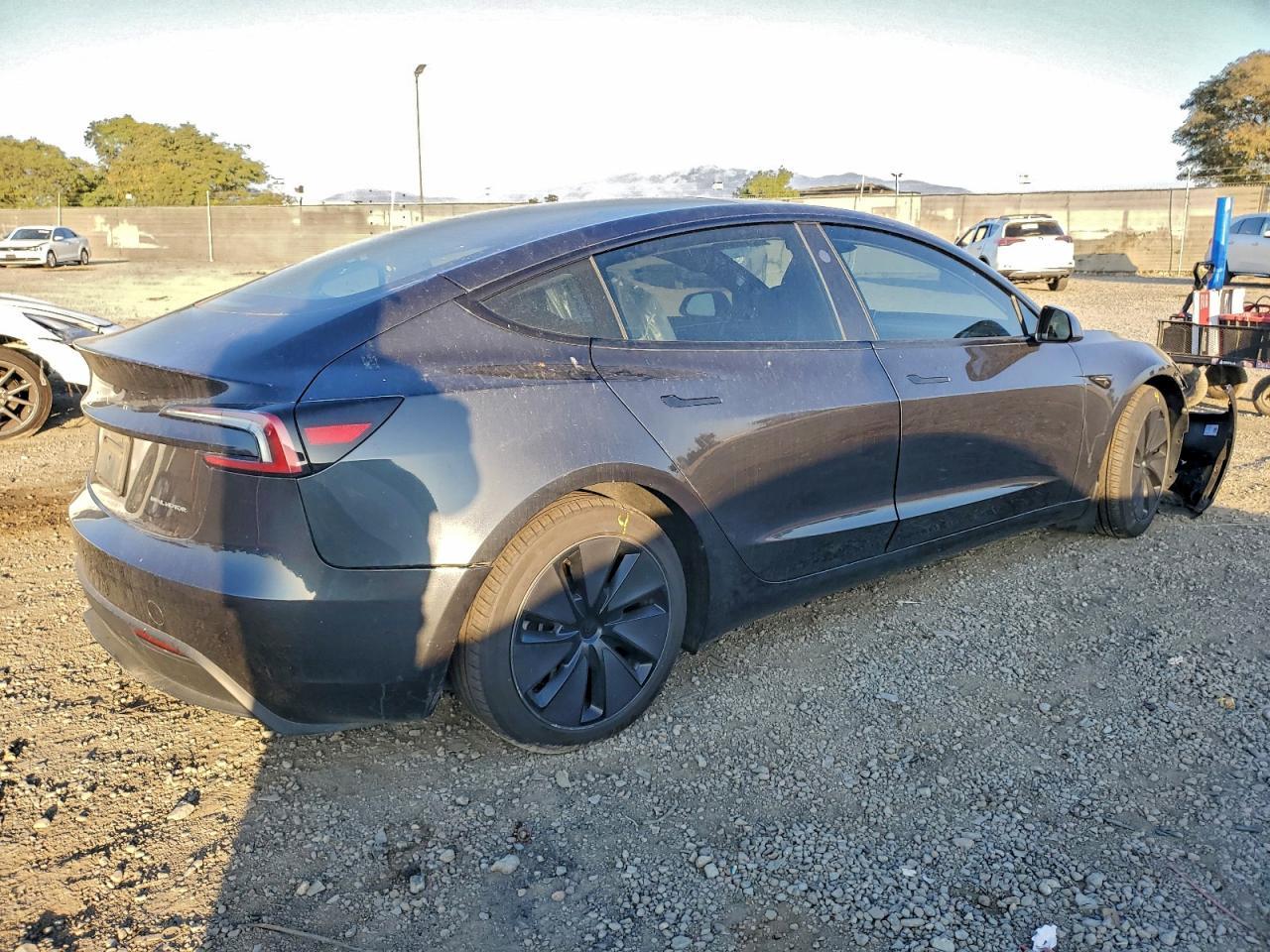 2024 Tesla Model 3 - Фото 3