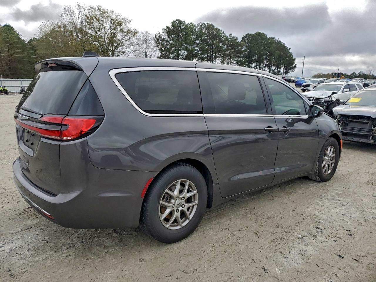 2023 Chrysler Pacifica Touring L - Фото 3
