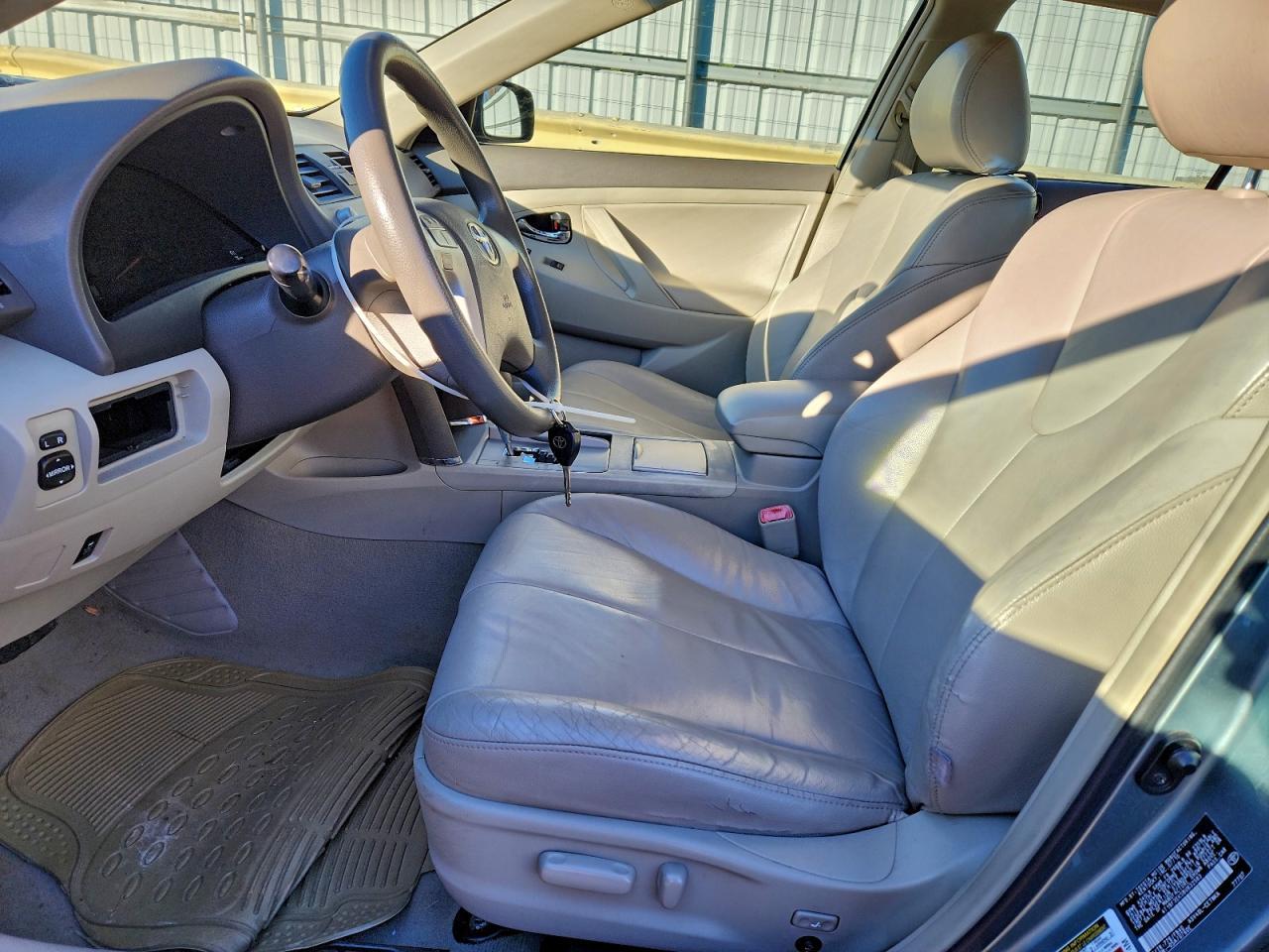 2011 Toyota Camry Le - Image 7
