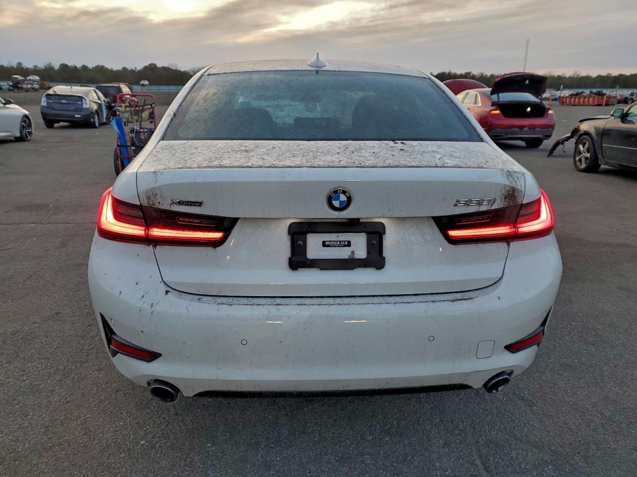 2021 BMW 330Xi - Фото 6