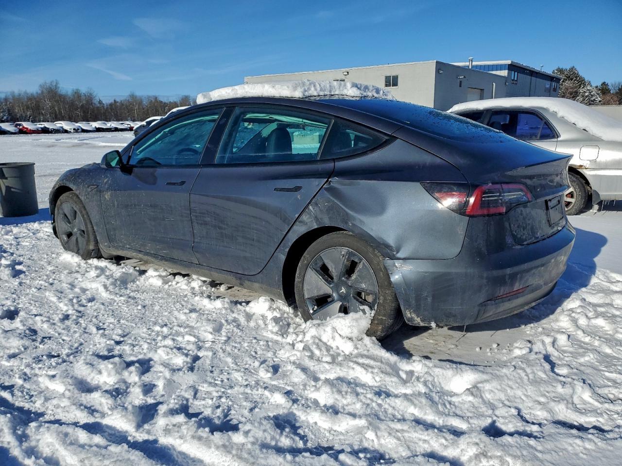 2023 Tesla Model 3 - Фото 2
