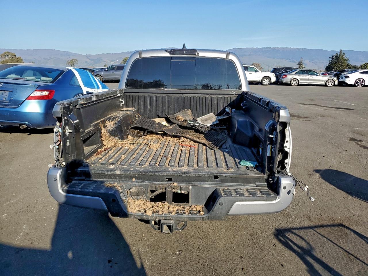 2017 Toyota Tacoma Double Cab - Image 6