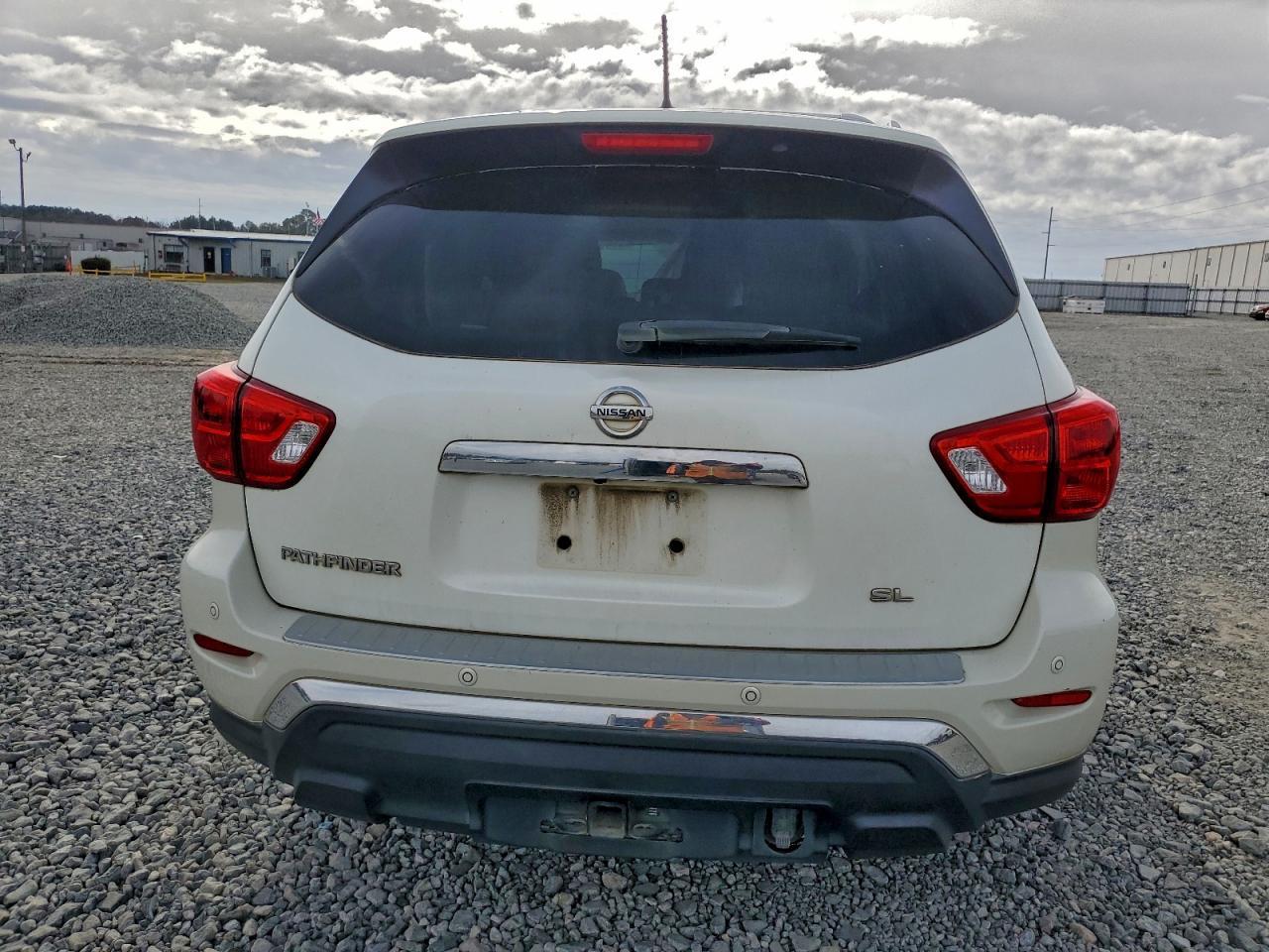 2017 Nissan Pathfinder S - Image 6