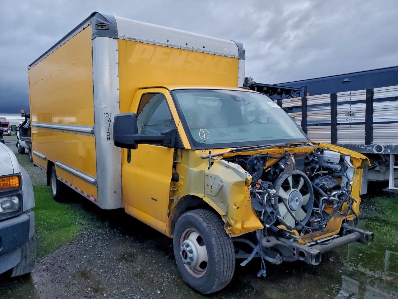 2022 GMC Savana Box Truck - Фото 4