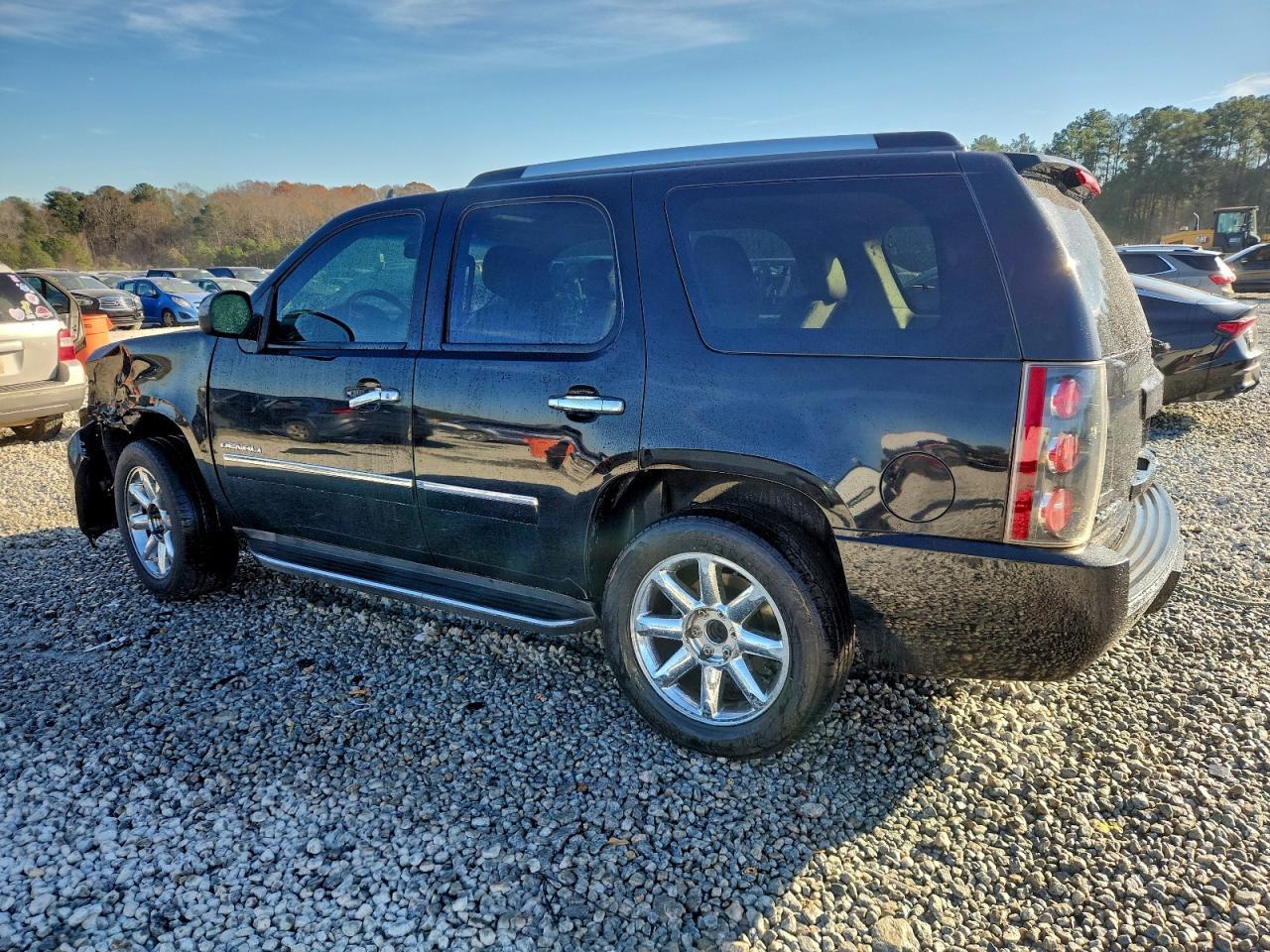 2011 GMC Yukon Denali - Фото 2