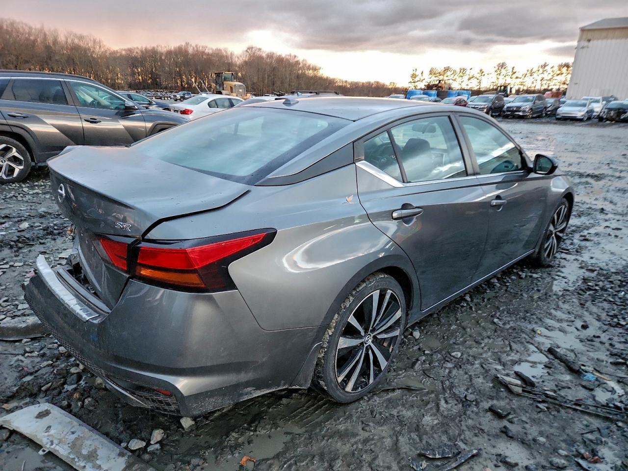 2019 Nissan Altima Sr - Фото 3