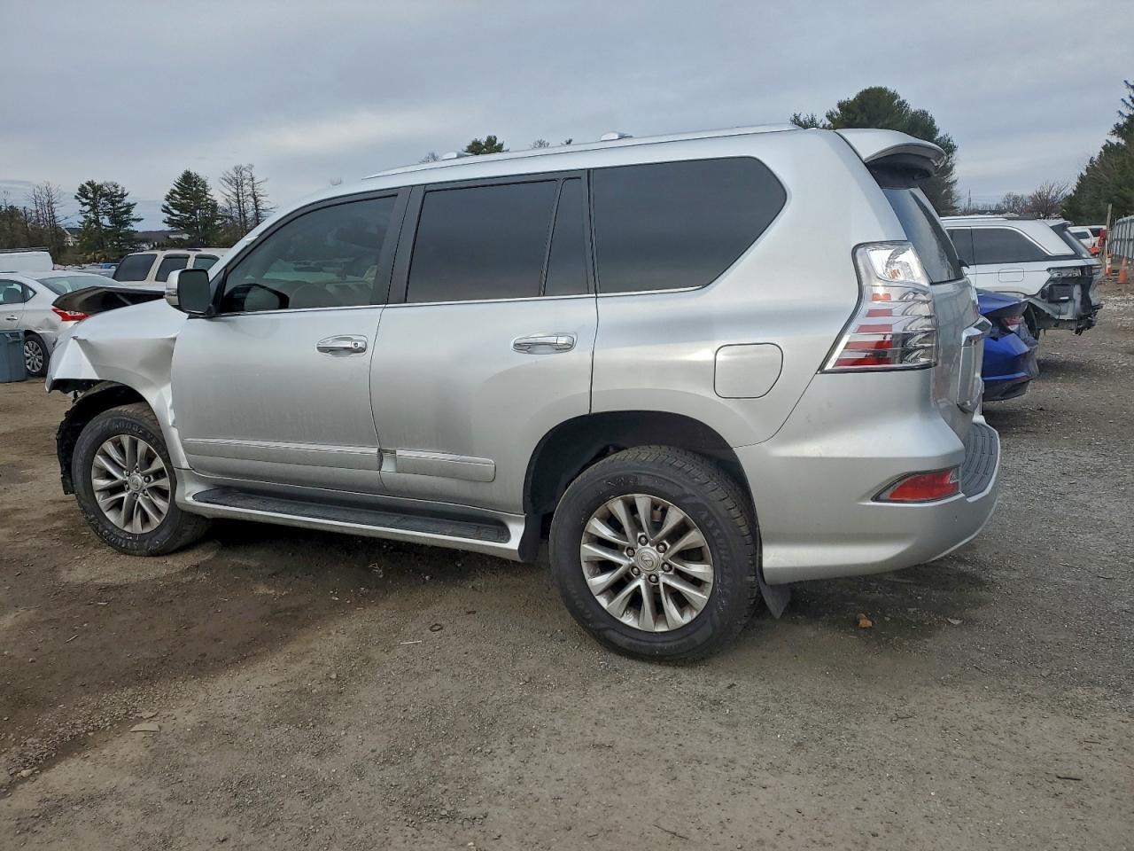 2017 Lexus Gx 460 - Image 2
