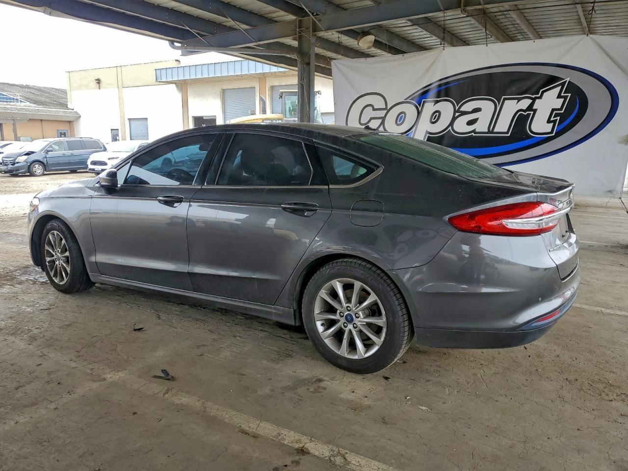 2017 Ford Fusion Se - Фото 2