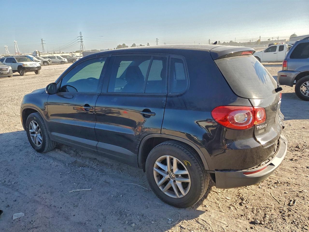 2011 Volkswagen Tiguan S - Image 2