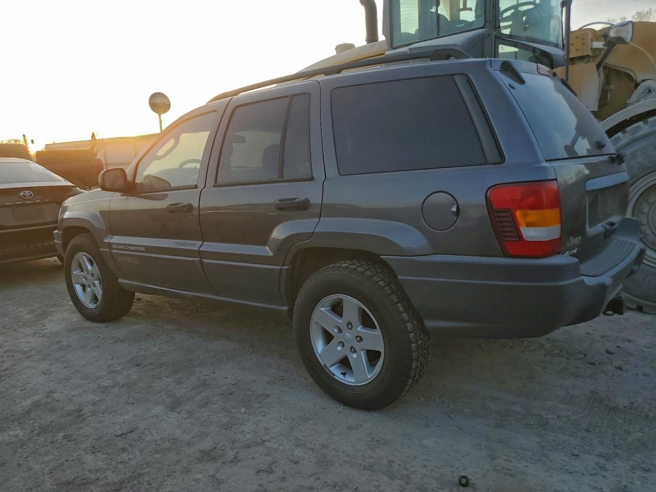 2003 Jeep Grand Cherokee Laredo - Image 2