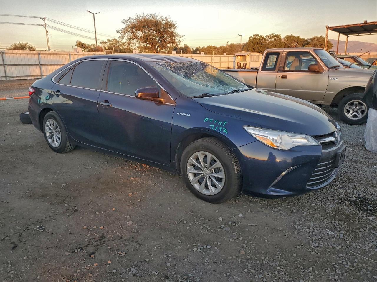 2016 Toyota Camry - Image 4