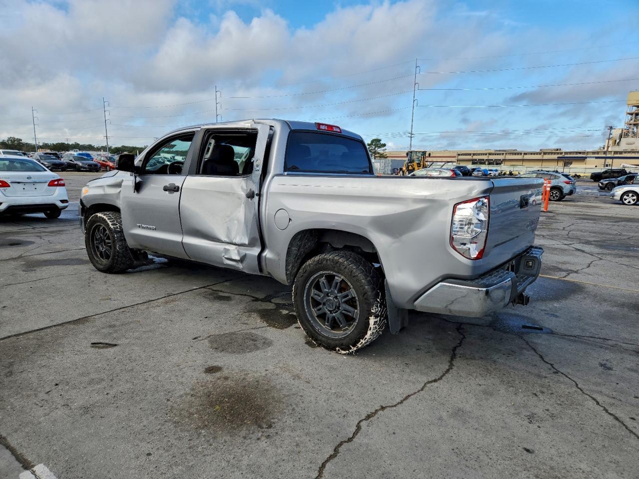 2015 Toyota Tundra Crewmax Sr5 - Image 2