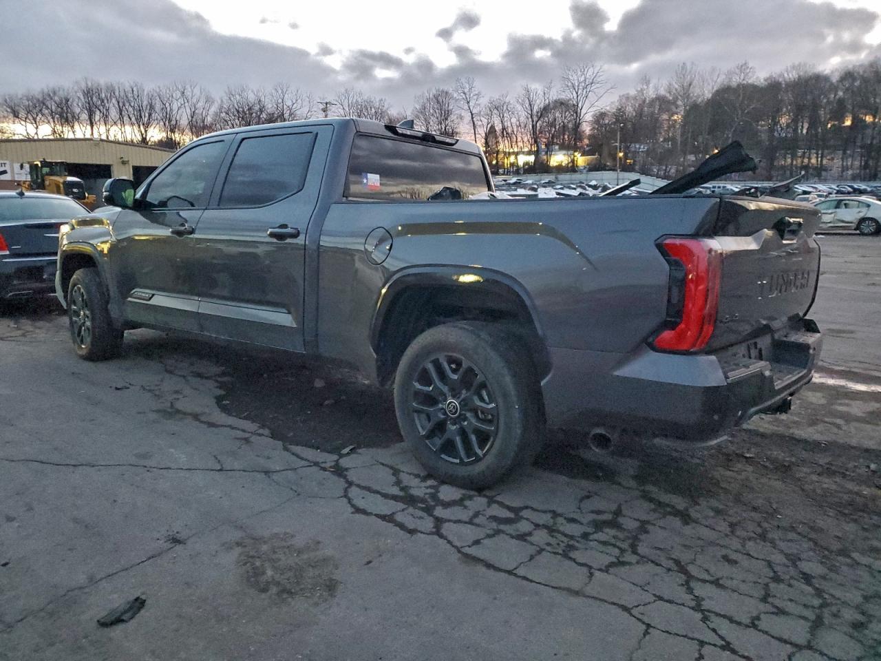 2024 Toyota Tundra Crewmax Platinum - Фото 2