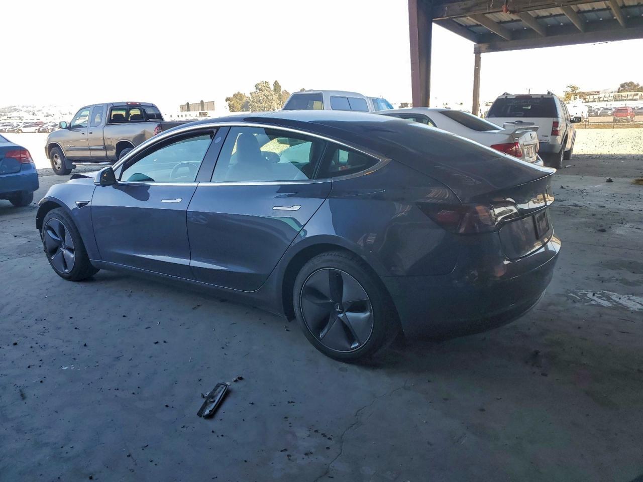 2019 Tesla Model 3 - Фото 2